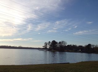 5173 Sea Shore Rd, Memphis, TN 38109