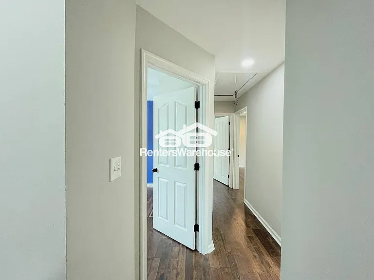 1054 Ivaloo St — Photo 17