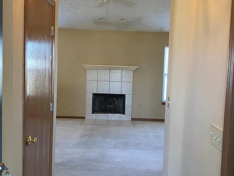 1036 Hornbeam Cir E — Photo 4