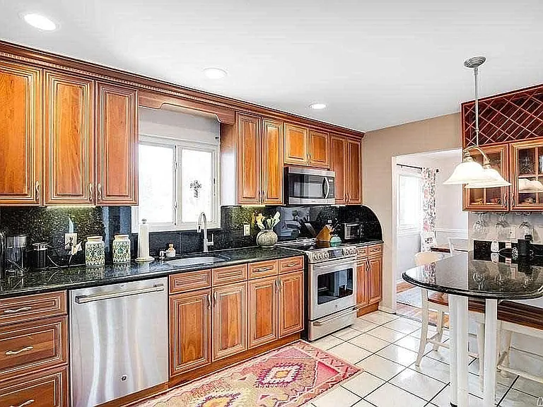 254 Haypath Rd — Photo 3