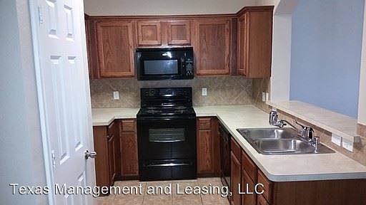 1st image of 1015 Newcastle Dr