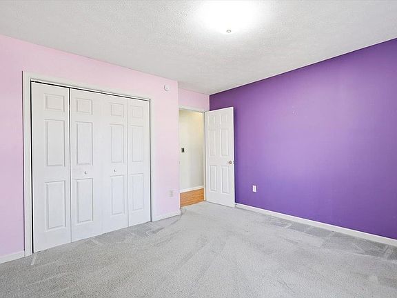 15th image of 13 Kingston Ct