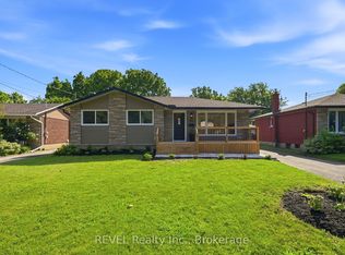 72 Prince Charles Dr, Saint Catharines, ON L2N 3Z1