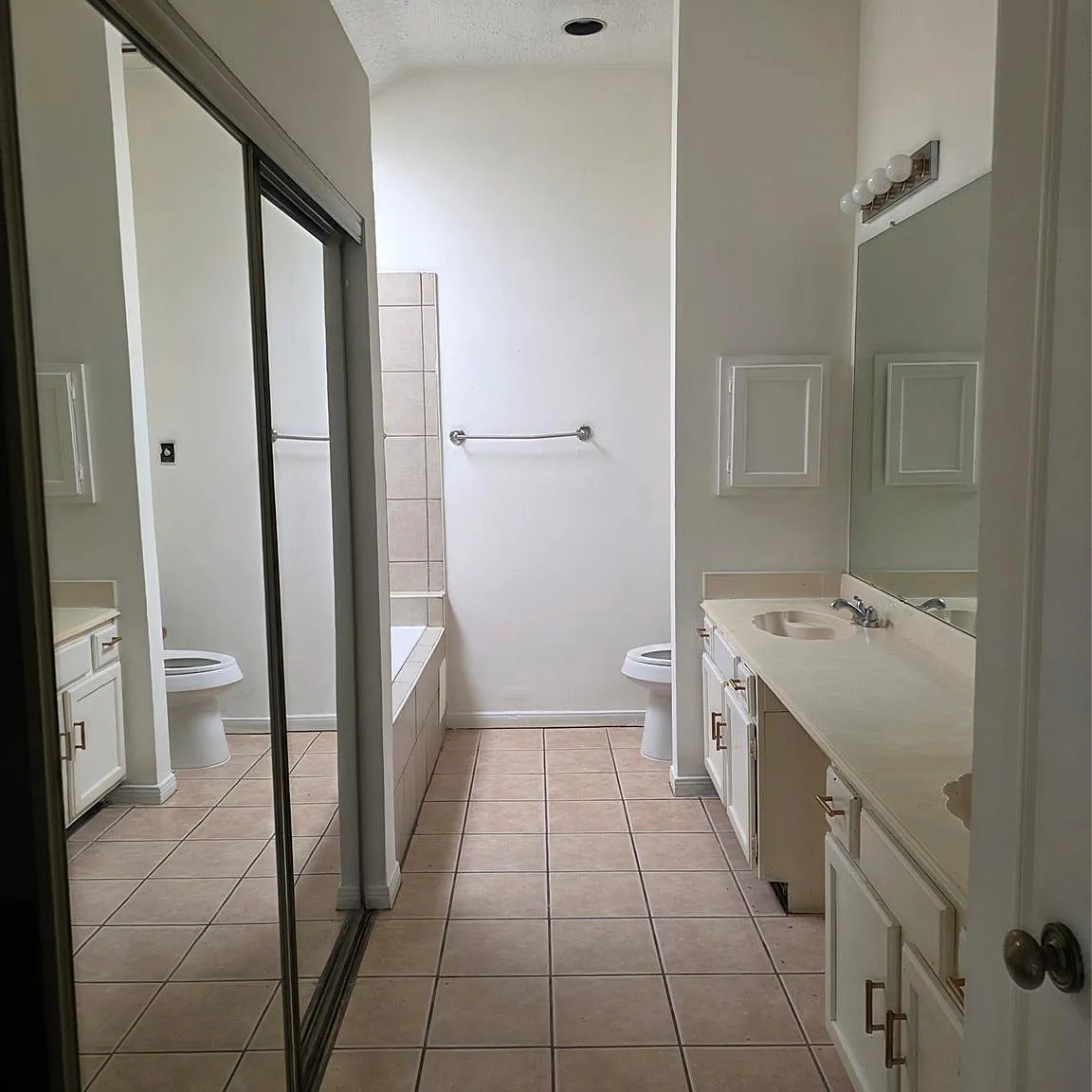 3 bed, 2.0 bath, 1862 sqft, $2,000 — Photo 4