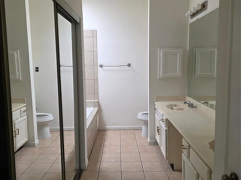 7803 La Rochelle Cir — Photo 4