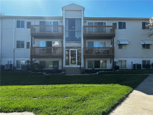 5680 Coach Dr W, Dayton, OH 45440