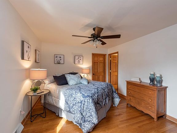 5th image of 3603 Hemlock Dr