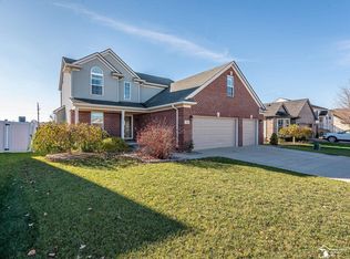 711 Arbor Chase Dr, Dundee, MI 48131