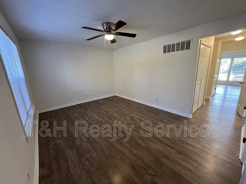 3 bed, 2.0 bath, 1478 sqft, $1,125 — Photo 2