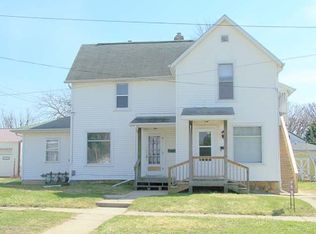 535-537 1/2 W Chestnut St, Freeport, IL 61032