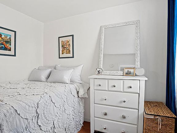 3rd image of 9 Patchin Pl APT 9
