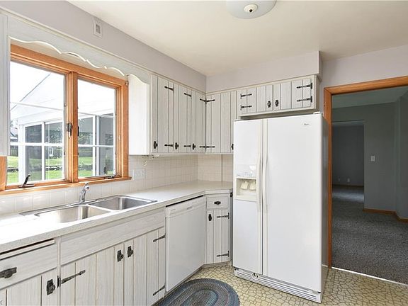 5th image of 6107 Celesta Pl