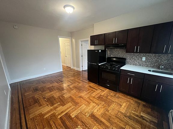 3rd image of 901 Bergen St #1L