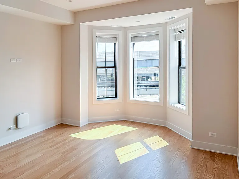 3525 N Wilton Ave #3 — Photo 5