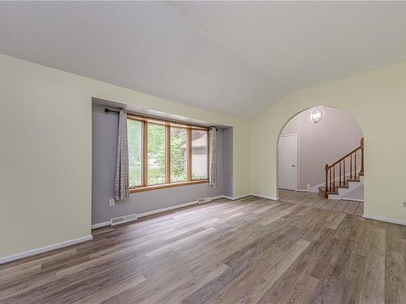 3rd image of 7131 Fairacres Ave