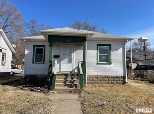 2949 11th St, Rock Island, IL 61201