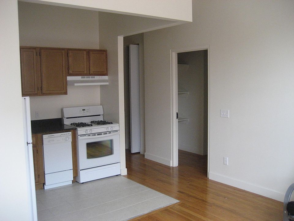 1st image of 70 Bank St Unit 3C