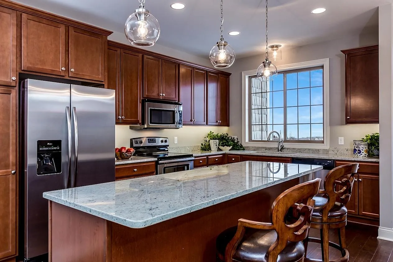 3 bed, 2.5 bath, 2500 sqft, $3,100 — Photo 3