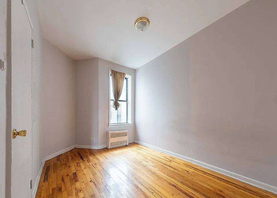 1st image of 572 E New York Ave #2B