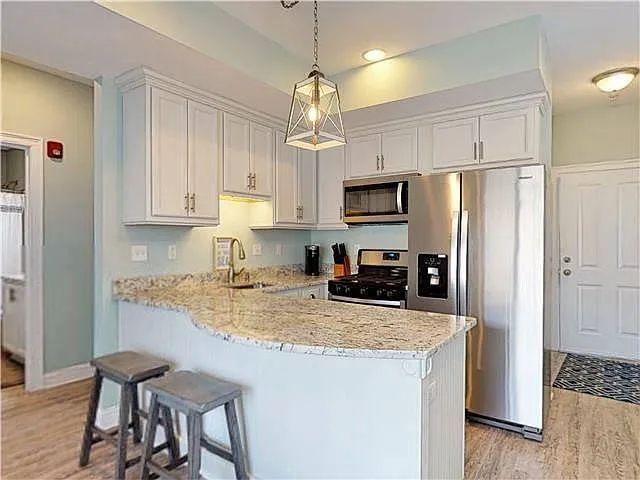 2 bed, 714 sqft, $1,800 — Photo 3