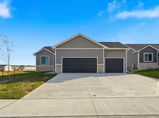1165 Prairie Village Ct, Waukee, IA 50263