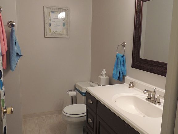 2nd floor main bath