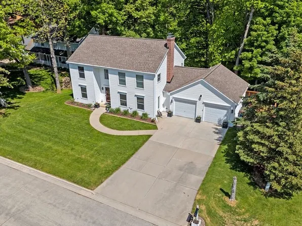 2595 Edgewood Ln, Green Bay, WI 54302