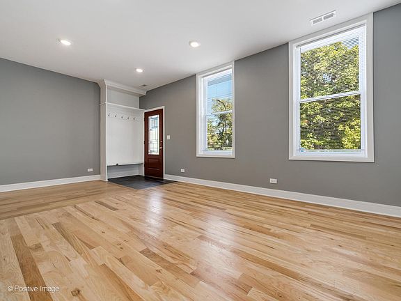 4th image of 1514 S Kilbourn Ave