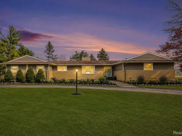 1575 Kellogg Rd, Brighton, MI 48114