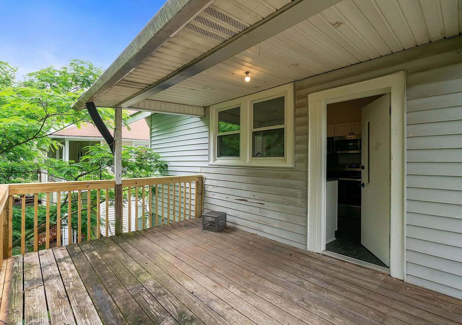 512 Granville Dr — Photo 4