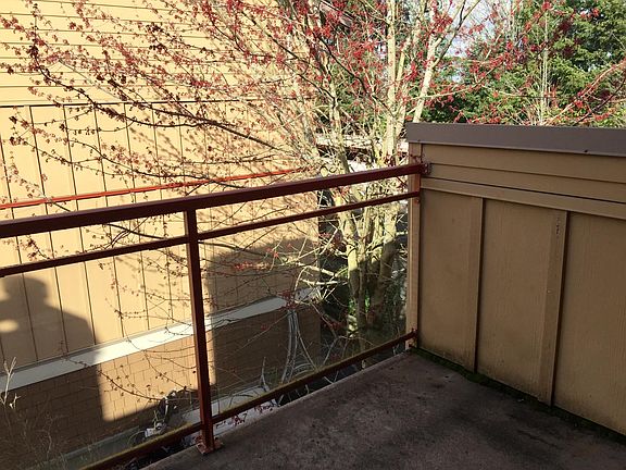 4th image of 8252 124th Ave NE #E 304