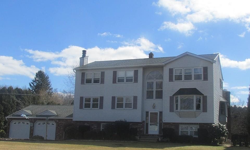 1st image of 4 Rollingwood Dr