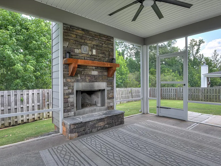 4050 Stowe Dr — Photo 41