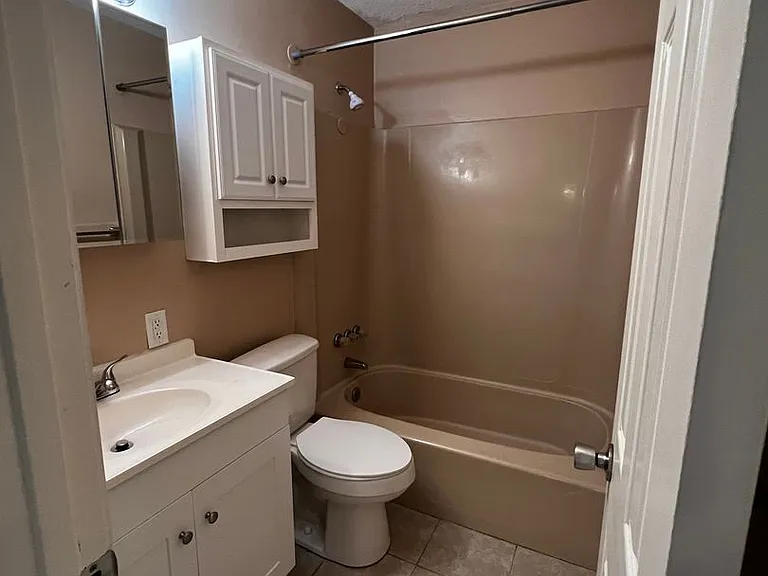 545 Hickory Ave #B — Photo 10