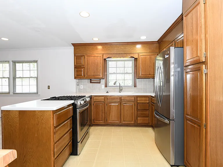 1804 Strathmore Dr — Photo 12