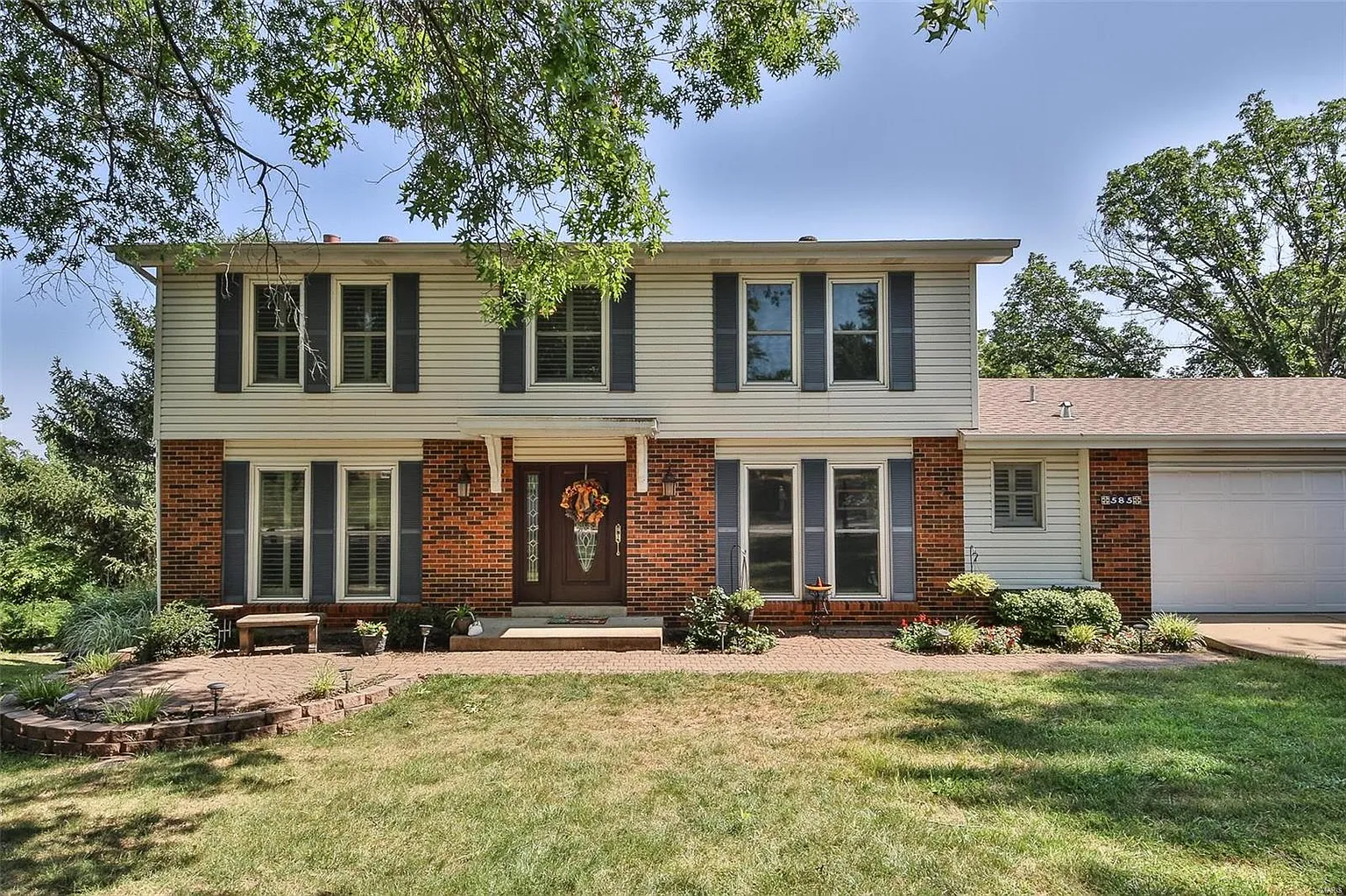 585 Monroe Mill Dr photo 1