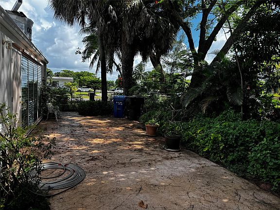 3rd image of 3012 SW 10th Street