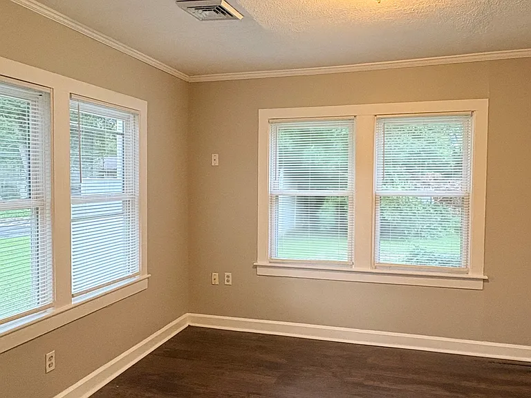 140 Highland Ave — Photo 15