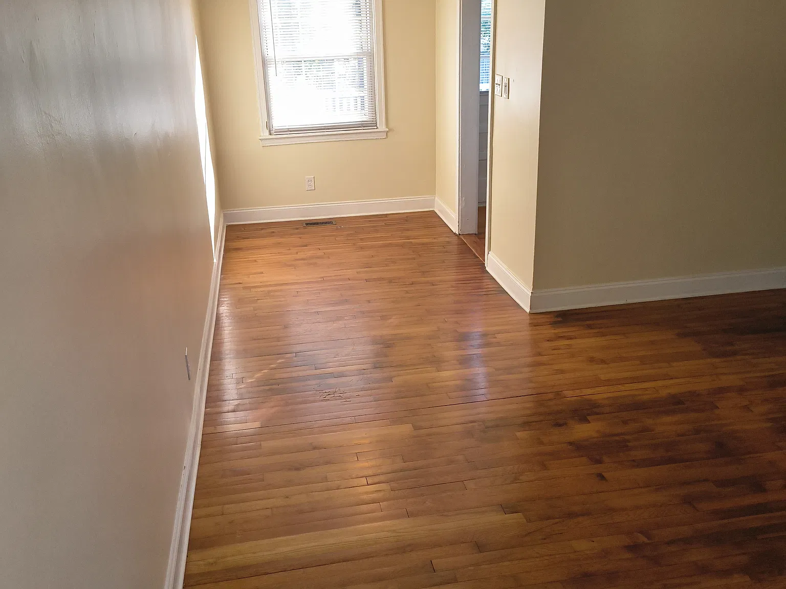 2 bed, 850 sqft, $1,975 — Photo 3