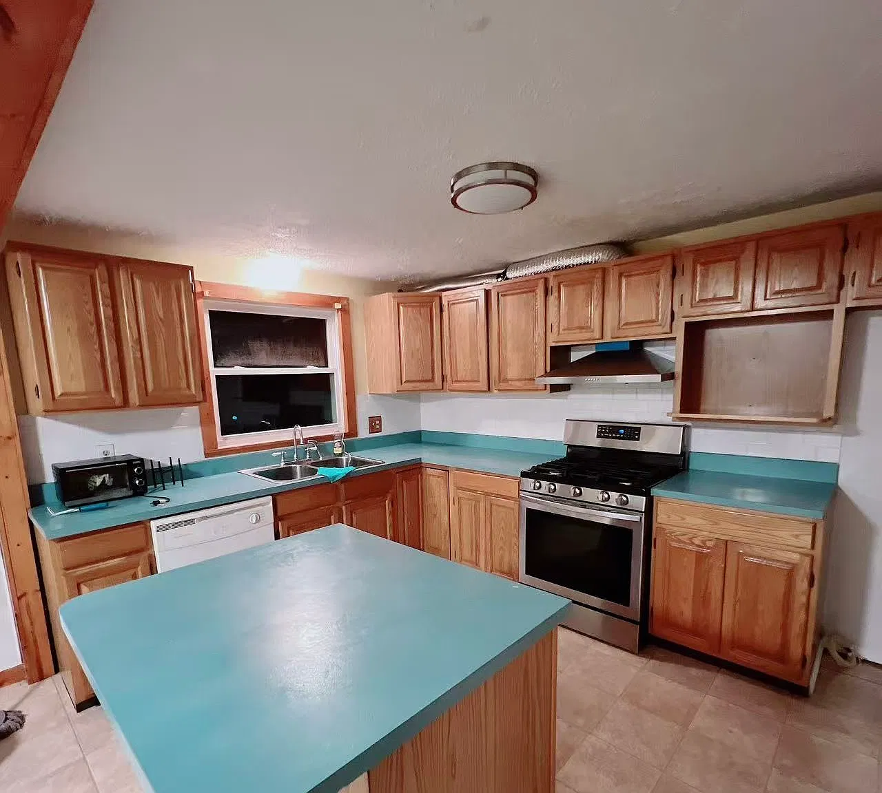 3 bed, 1248 sqft, $1,980 — Photo 4