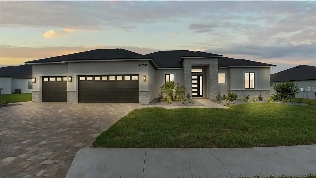 4 bed, 3.0 bath, 2216 sqft, $5,300 — Photo 2