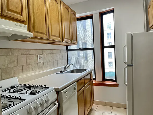 Rented by Crosstown Apartments NYC | media 15