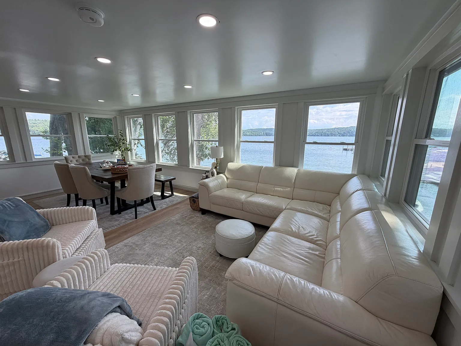 3 bed, 1.5 bath, 858 sqft, $3,000 — Photo 2