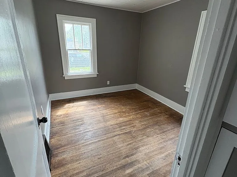 836 Dawson St — Photo 5