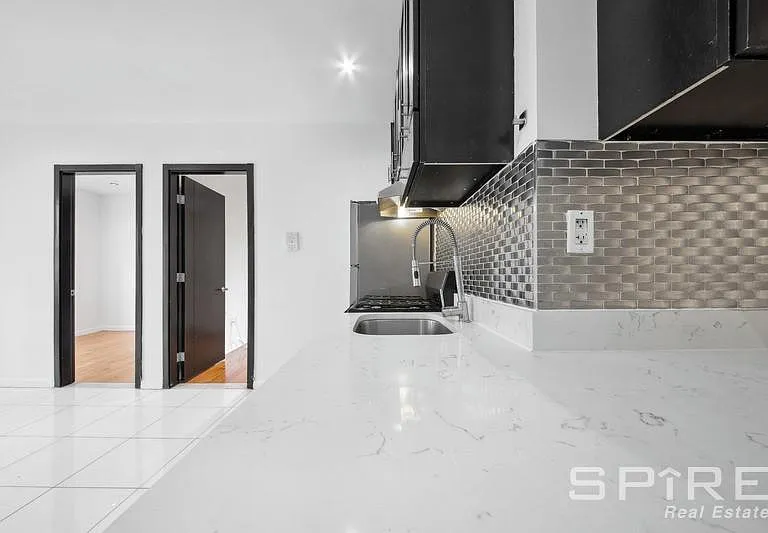 204 W 108th St #Penthouse 6 — Photo 3