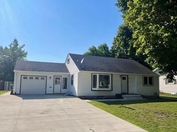 310 E Pishney Ln SW, Hutchinson, MN 55350