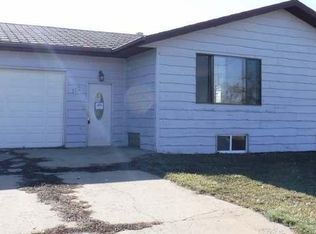 115 S Elm St, Hebron, ND 58638