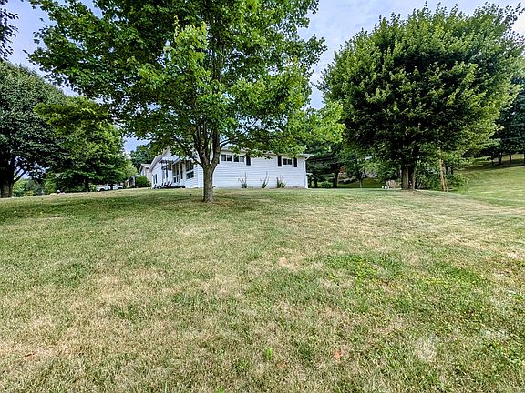 5th image of 76 Virginia Dr