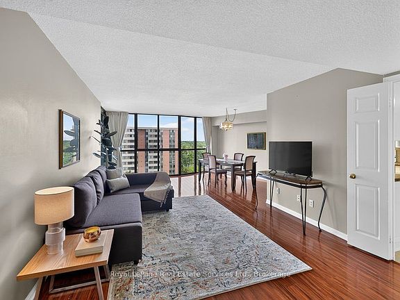 4th image of 1240 Marlborough Ct #1105