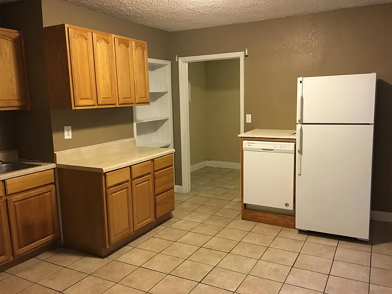 706 N Burns Rd — Photo 4